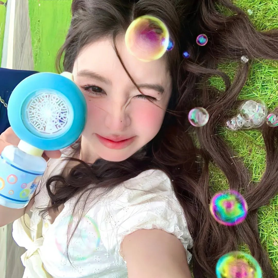 没有面孔的眼睛海报